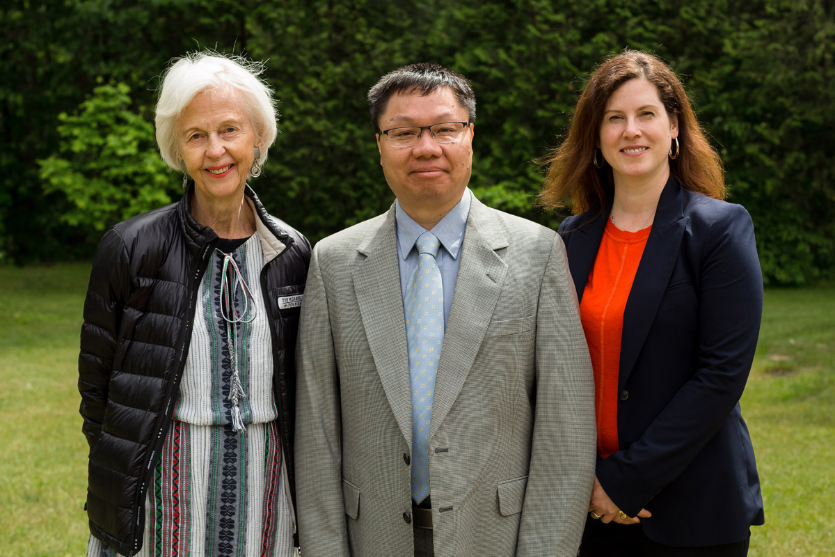 Dr. Wanhong Yang, recipient of the 2018 Weston Family Ecosystem Innovation Award, flanked by Mrs. Camilla Dalglish, Director of The W. Garfield Weston Foundation (on left) and Lara Ellis, ALUS Canada’s Director of Strategic Initiatives (on right) (Photo: Splash Photography)