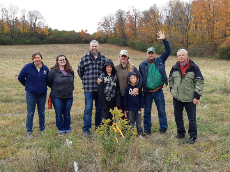 For the first stop on the tour, guests visited ALUS Peterborough PAC member Michelle Macdonald’s farm, near Omemee. Her first ALUS project involved planting native trees to establish 10.5 acres of oak savannah, a rare Ontario habitat combining grasslands and fire-resistant oaks. Shown here with members of the original ALUS Peterborough PAC, from left to right: Holly Shipclark (Kawartha Conservation), Casey Whitelock (ALUS Canada), Henry Bakker (ALUS Peterborough/OFAH), Michelle Macdonald (and family), Doug Kennedy (PAC Chair), Jeff Wiltshire (MNRF). 